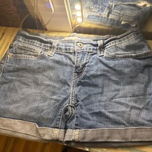 Women’s Levi jean shorts